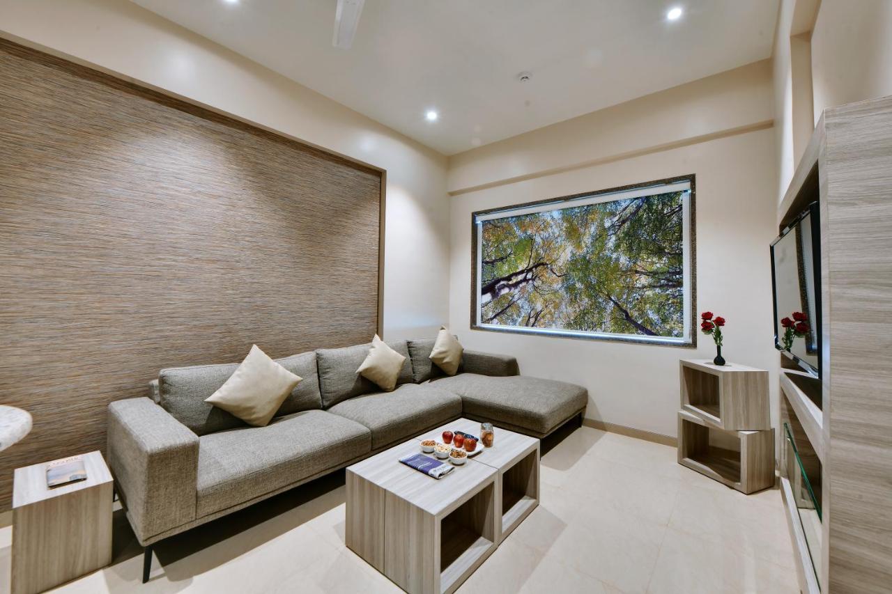 Click Hotel Pithampur Mhow Exterior photo